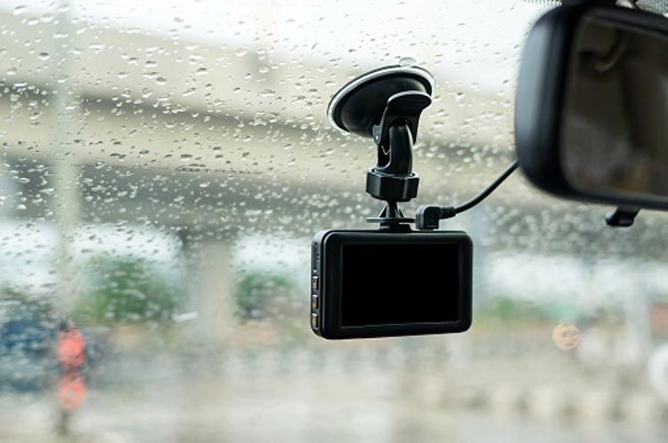 How Dash Cams Help You in Filing for Insurance Claims