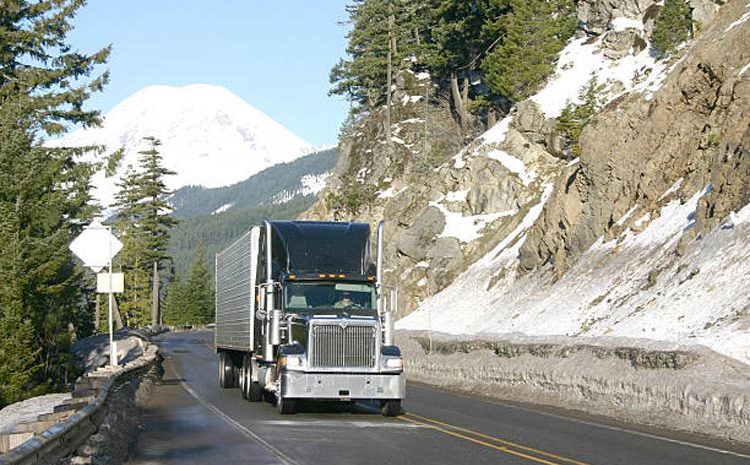 Effective Ways to Keep a Truck Driver from Zoning Out on the Road