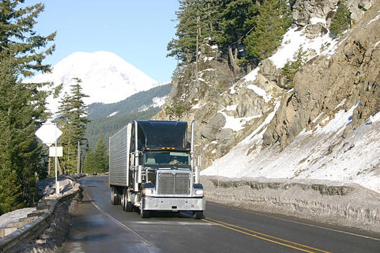 Effective Ways to Keep a Truck Driver from Zoning Out on the Road