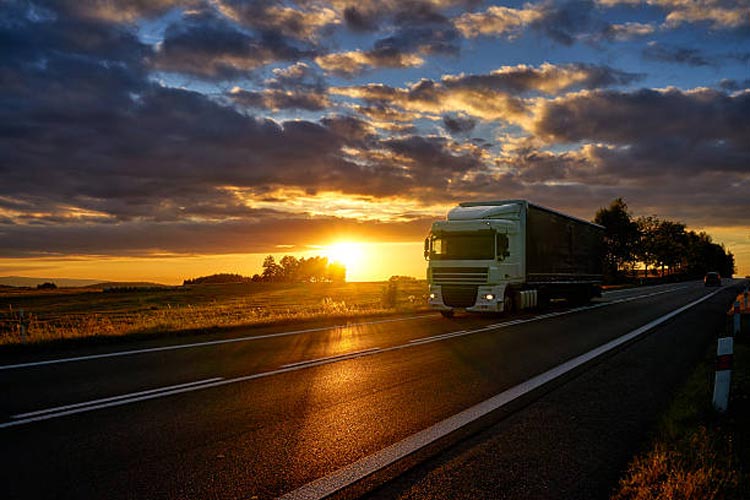 Effective Ways to Keep a Truck Driver from Zoning Out on the Road
