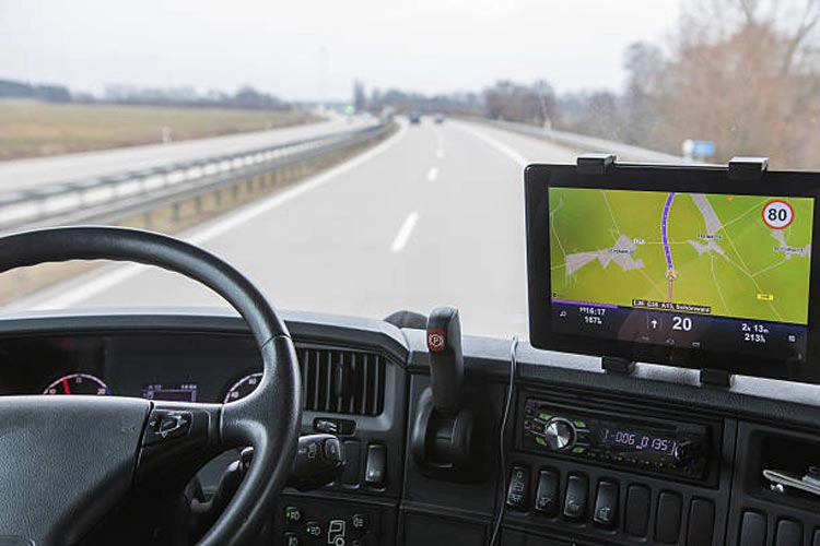 How Mobile Apps Help Drivers on the Roads