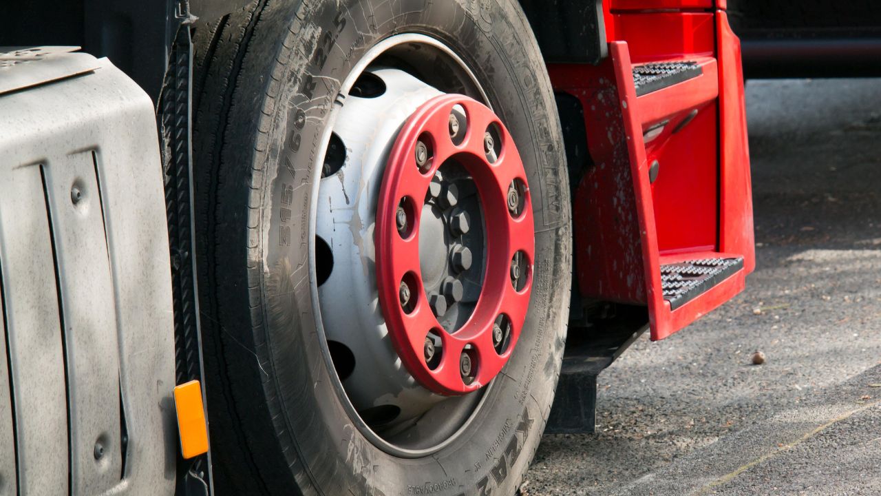 Strategies to Reduce the Cost of Big Rig Insurance
